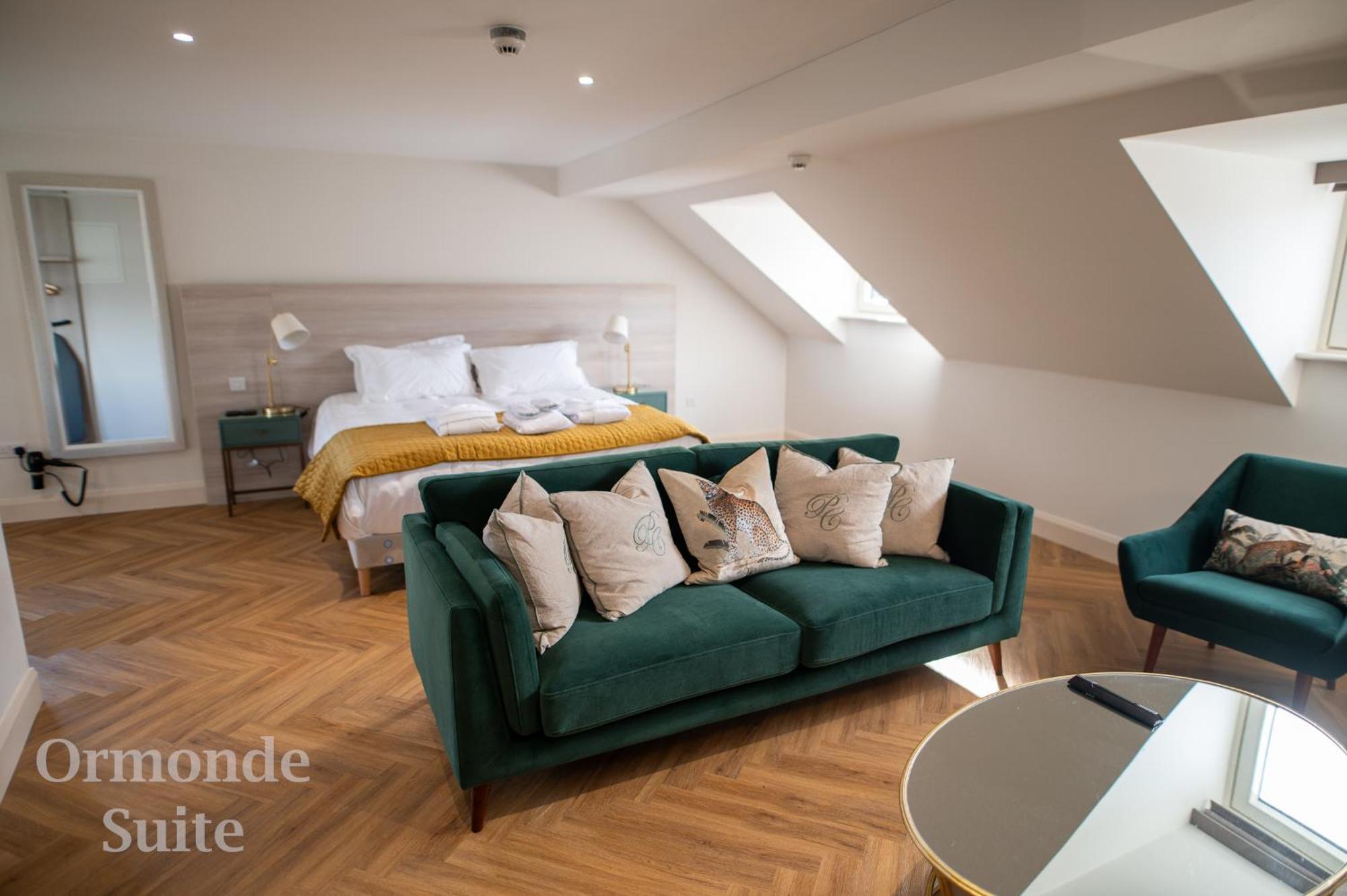 Kilkenny Suites Екстериор снимка